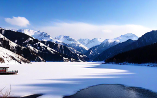 天山天池，雪域圣地的绝美画卷