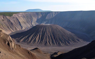 火山群景点，自然的鬼斧神工与人生的静谧瞬间